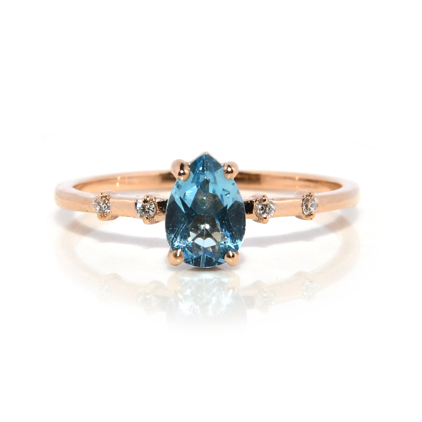 Anillo Aura con Topacio Azul y Diamantes