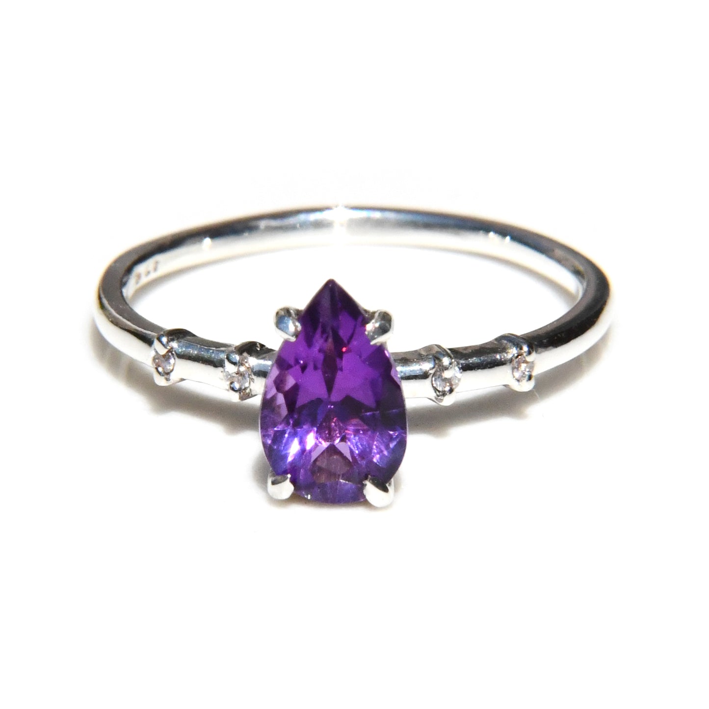 Anillo con Amatista pera y 4 Diamantes
