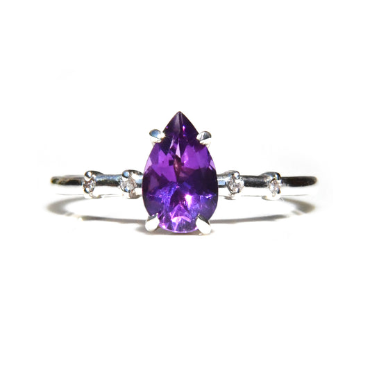Anillo con Amatista Corte Pera y Diamantes Naturales