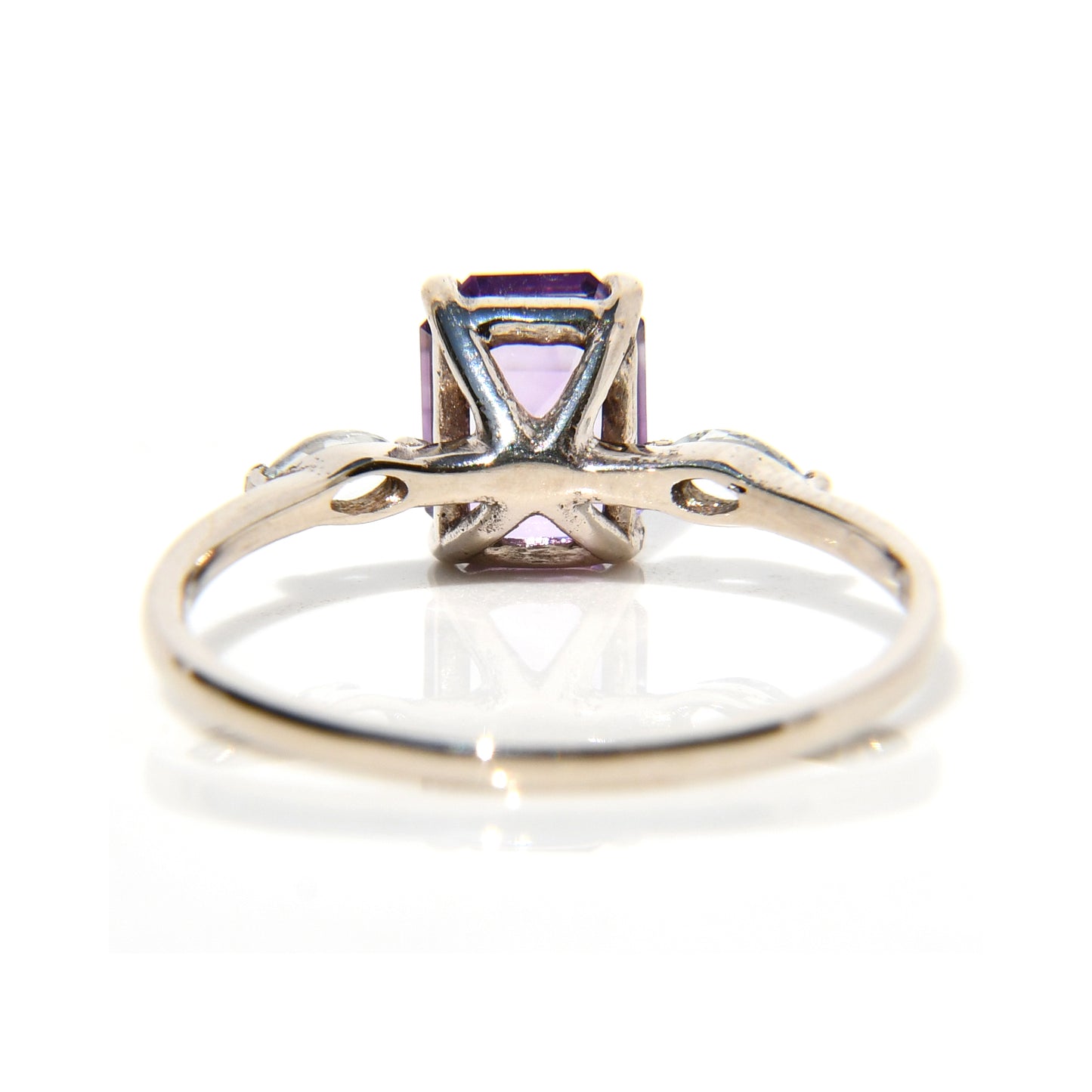 Anillo de Compromiso con Amatista y Topacios Azules