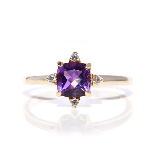 Anillo con Amatista corte Cushion y Diamantes