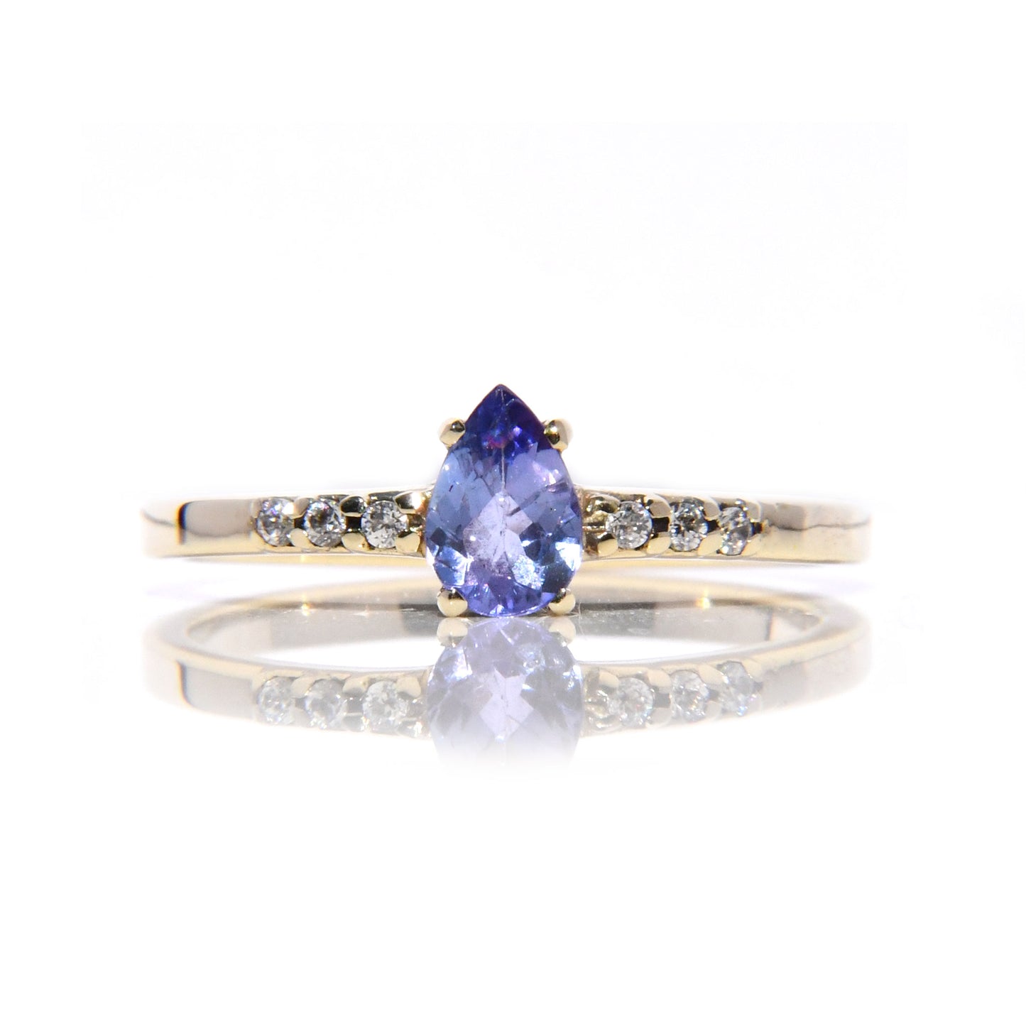 Anillo de Compromiso con Tanzanita corte Pera y Diamantes