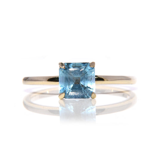 Anillo de Compromiso con Topacio Azul Cushion .80Cts