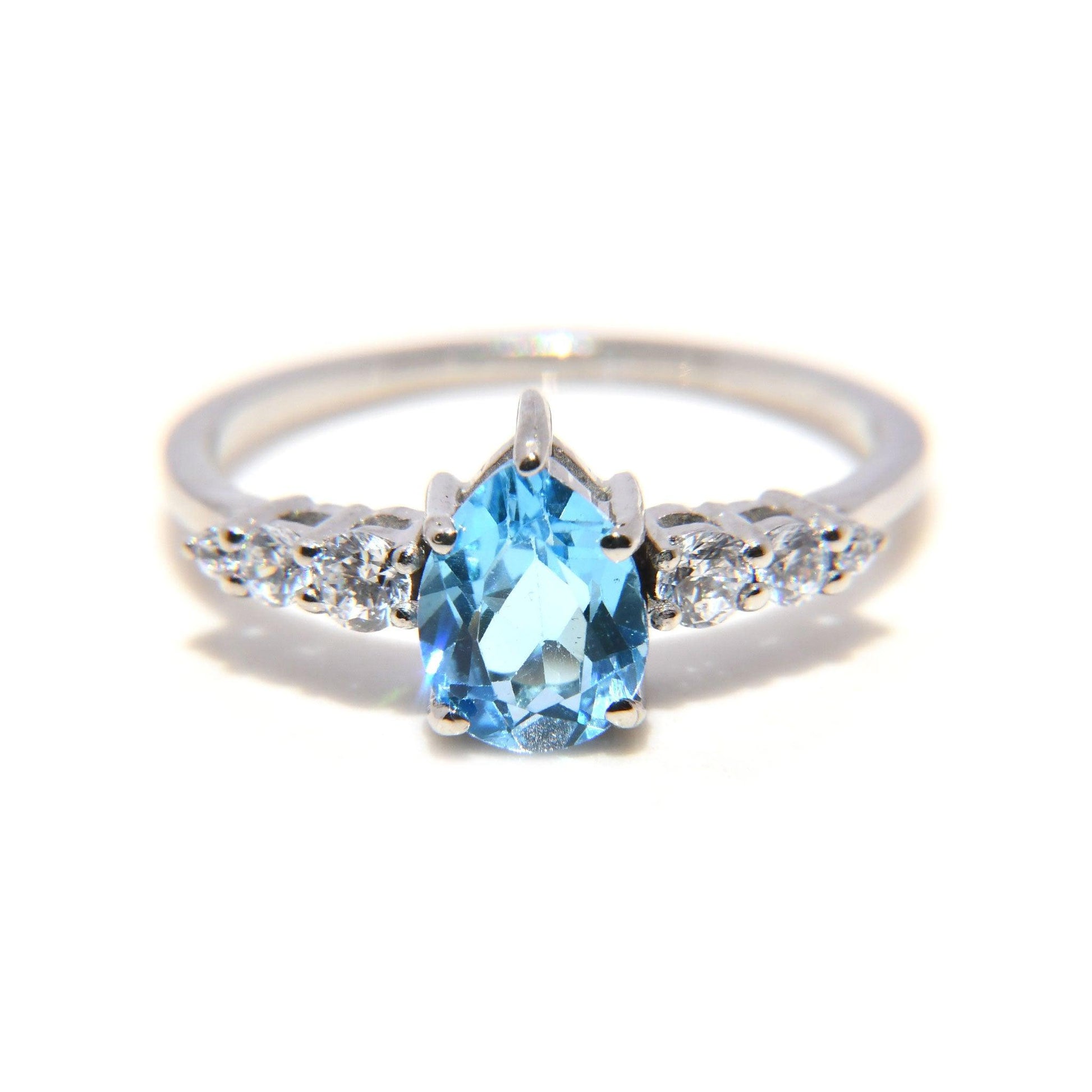 Anillo Alisa con Topacio Azul corte Pera - ALENNA JEWELS
