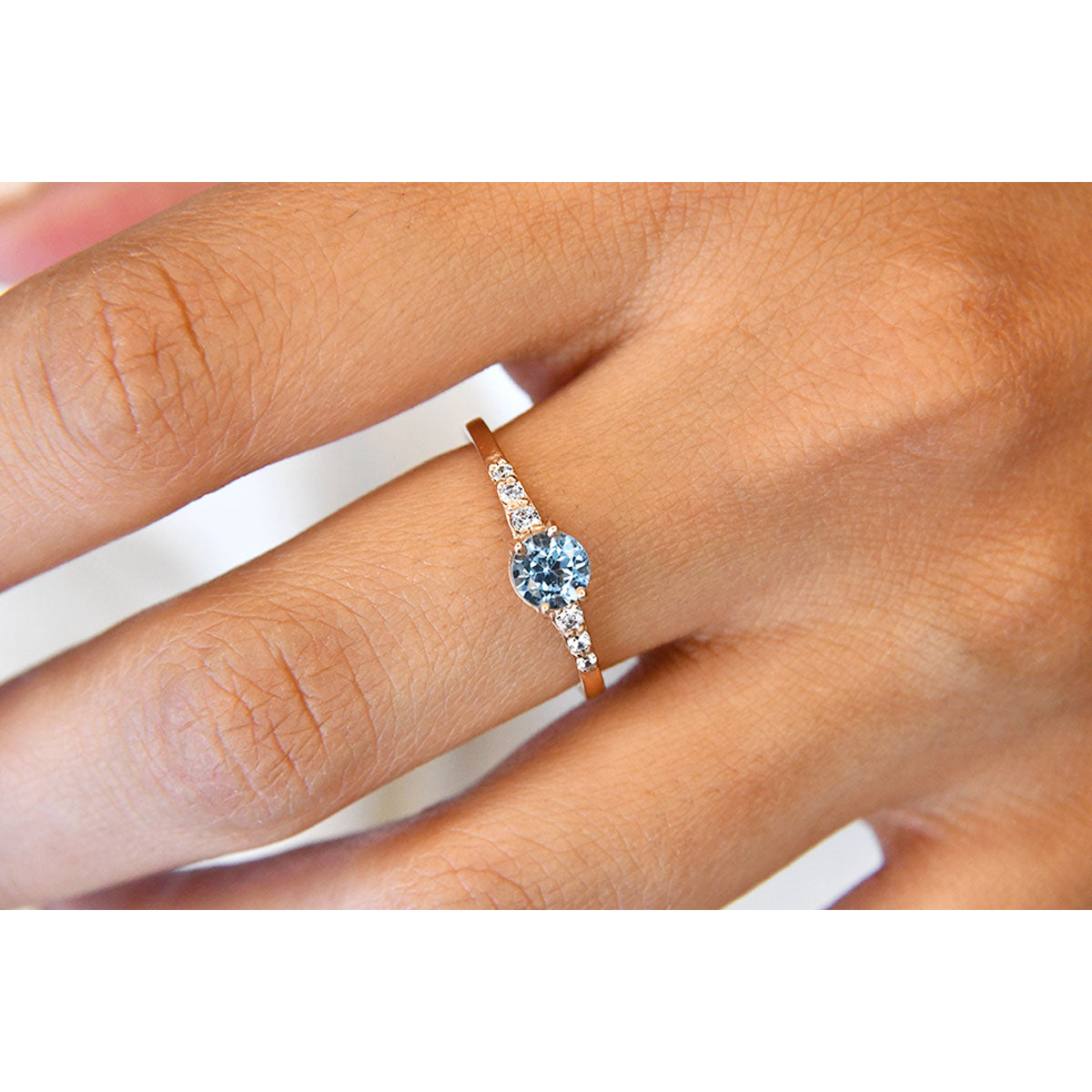 Anillo Helena Topacio Azul y Diamantes / Mes de Noviembre