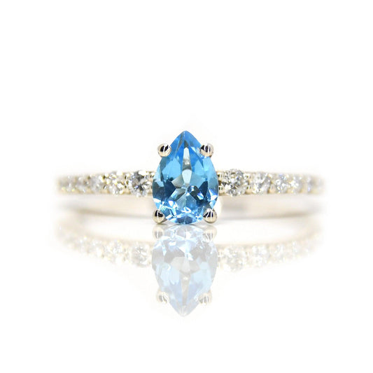 Anillo Anya con Topacio Azul Corte Pera - ALENNA JEWELS