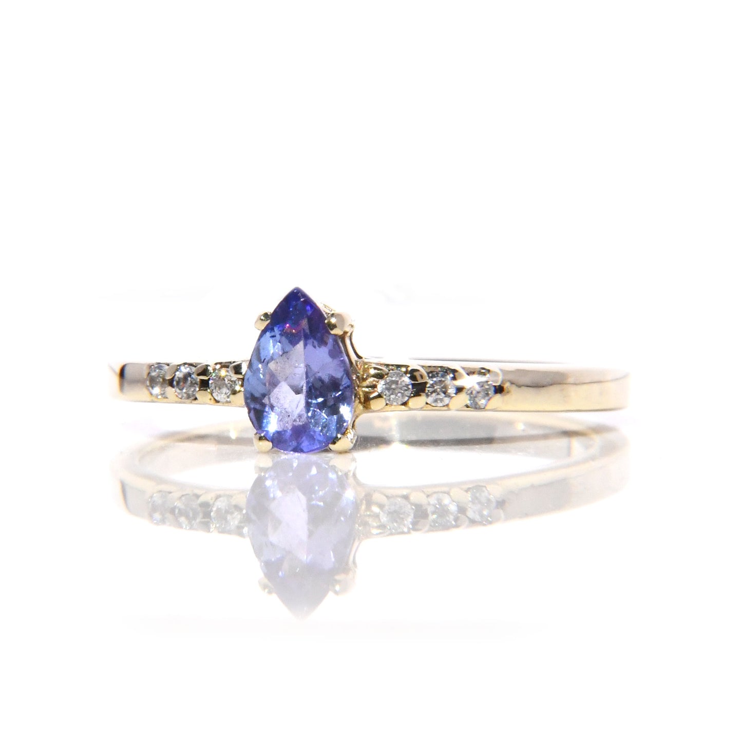 Anillo de Compromiso con Tanzanita corte Pera y Diamantes