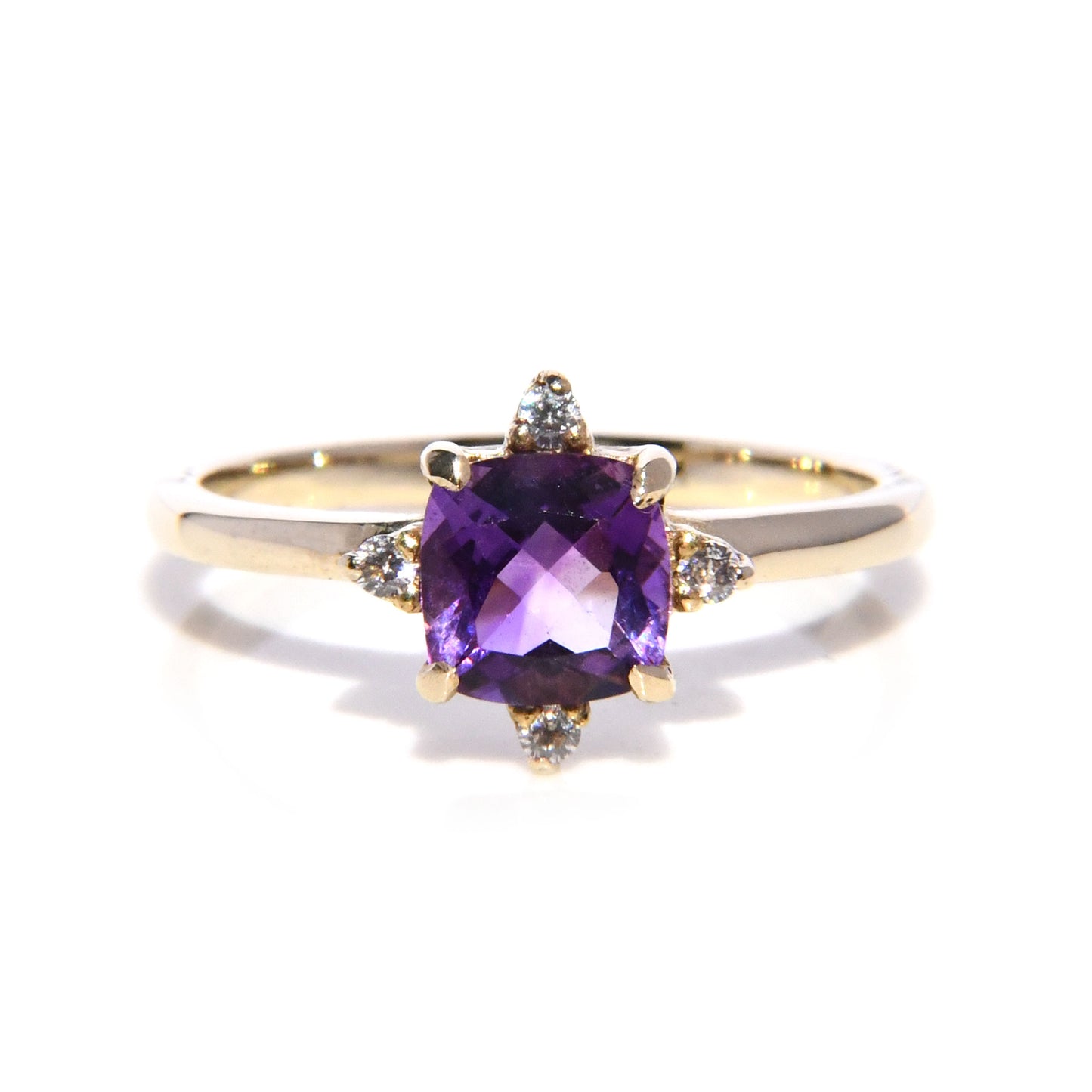 Anillo con Amatista corte Cushion y Diamantes