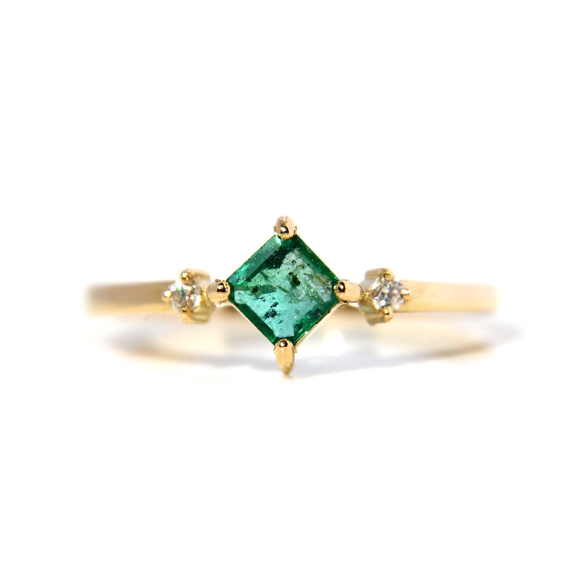 Anillo Aislin con Esmeralda y Diamantes / Gema Mes de Mayo - ALENNA JEWELS