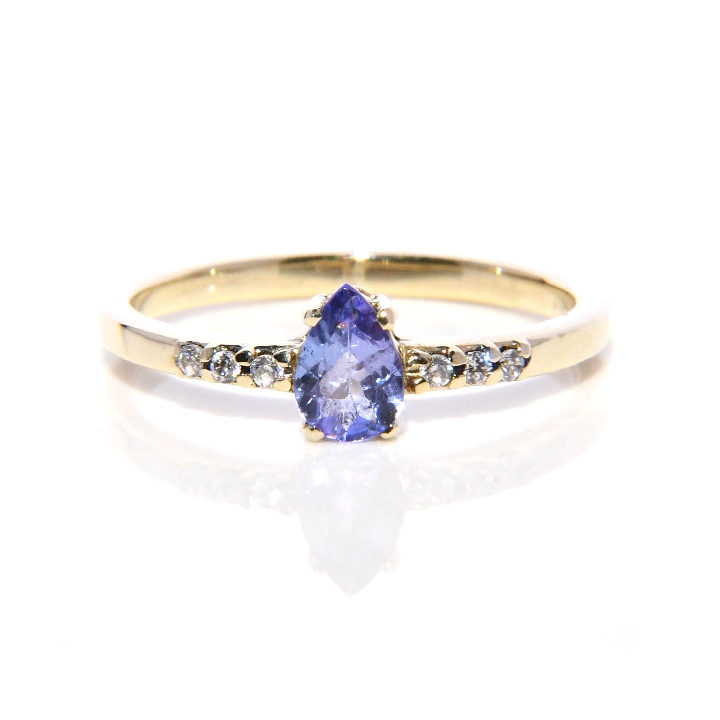 Anillo de Compromiso con Tanzanita corte Pera y Diamantes