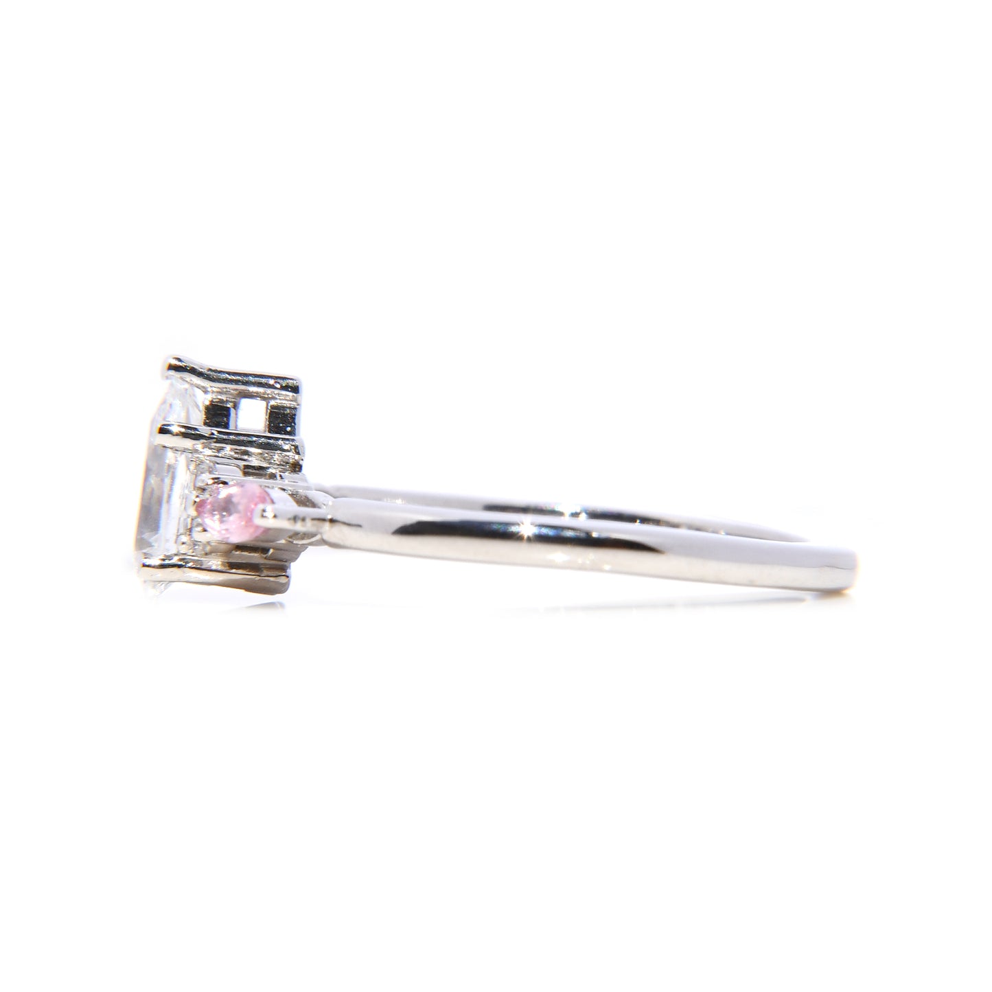 Anillo Dionne con Moissanita Pera .80 Cts