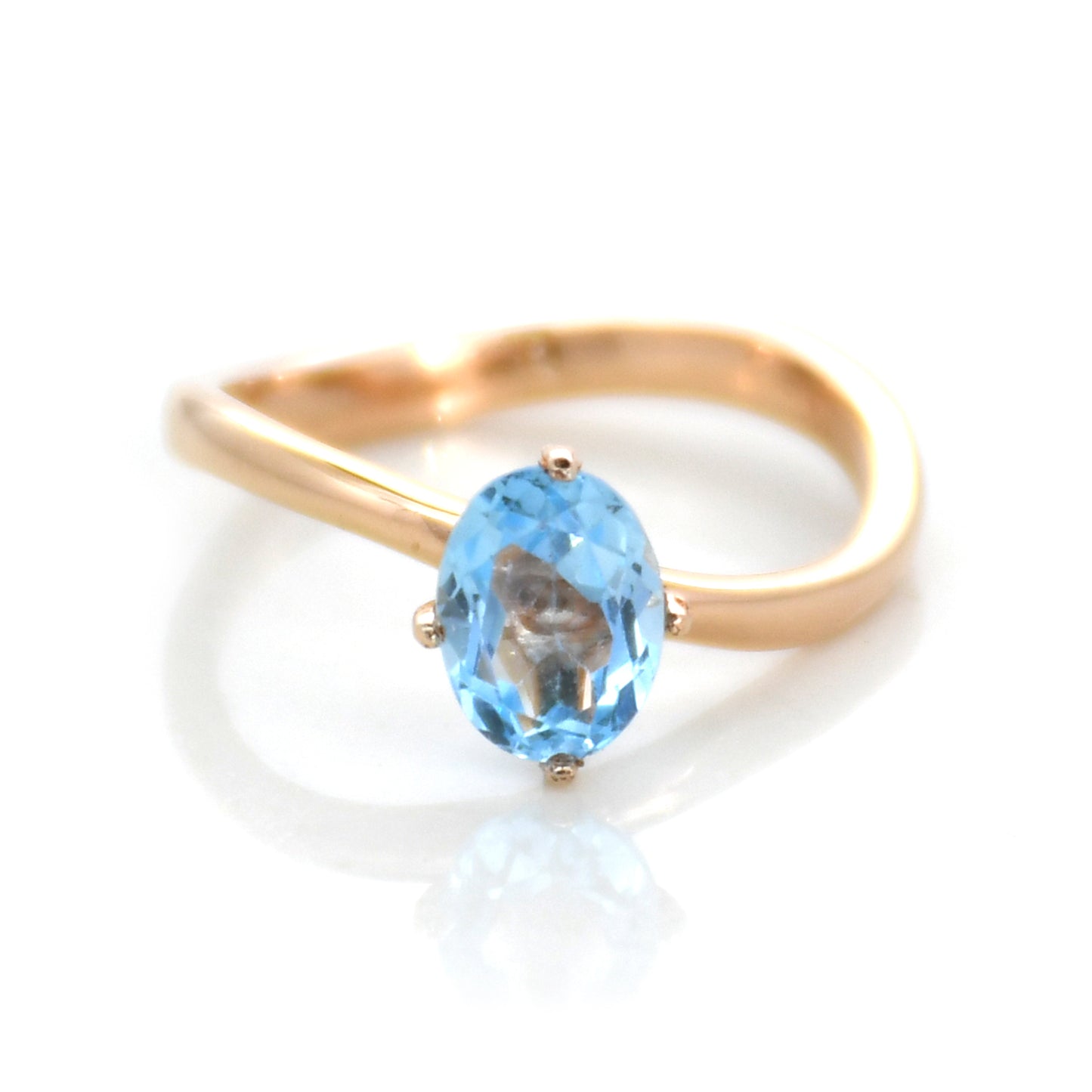 Anillo de Compromiso con Topacio Azul Oval