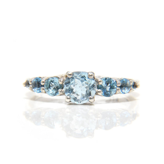 Anillo con Topacio Azul y Diamantes / Gema Mes de Noviembre