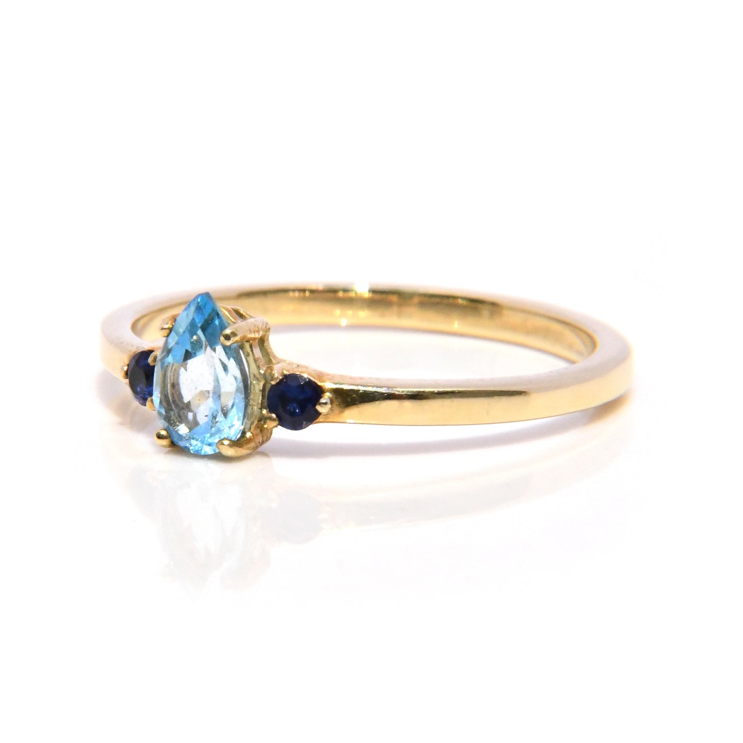 Anillo con Topacio Azul y Zafiros