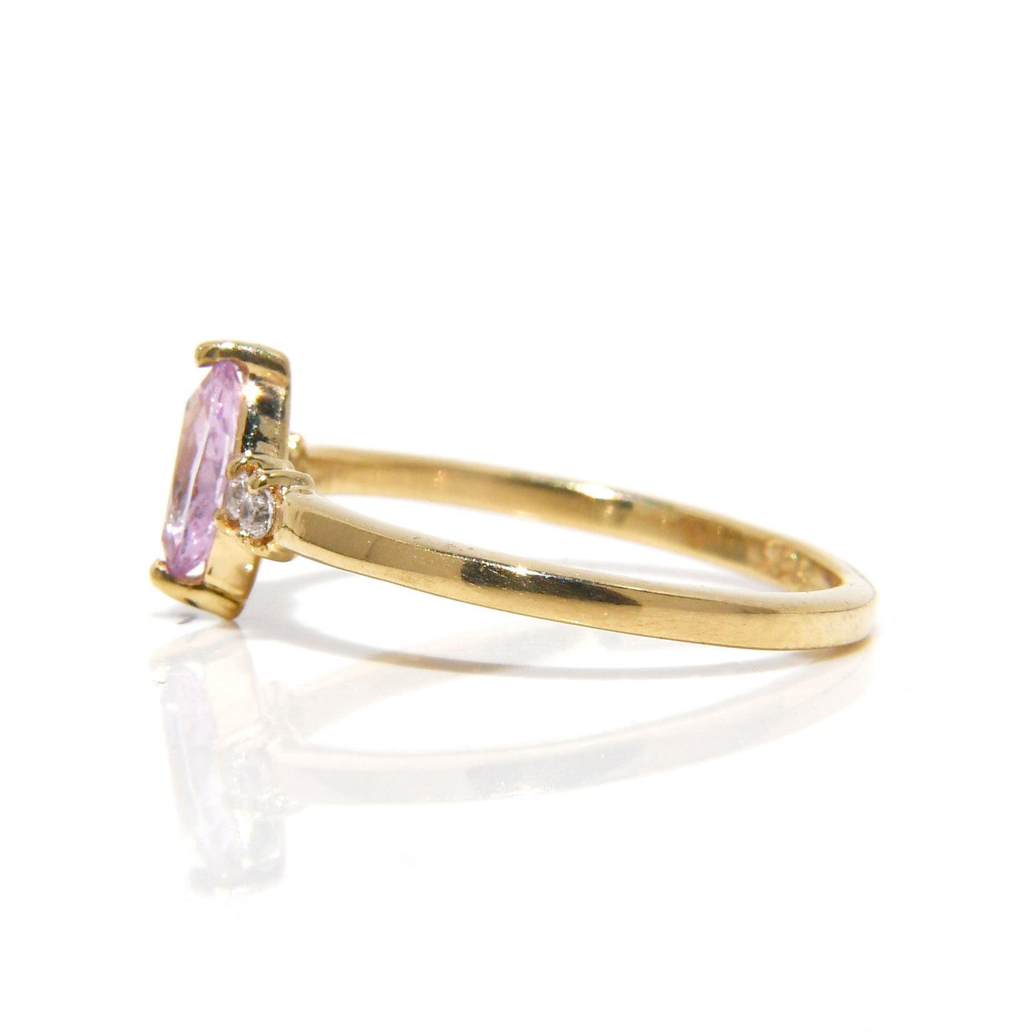 Anillo de Compromiso con Zafiro Rosa y Diamantes