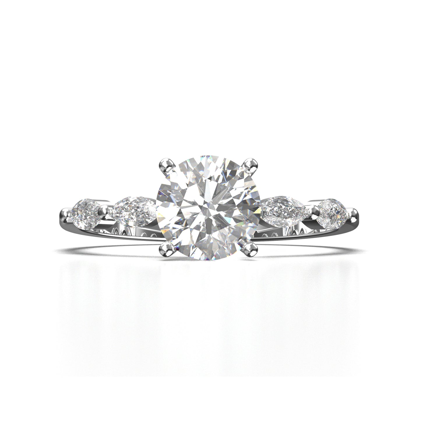 Anillo de Compromiso con Piedras Laterales y Diamantes Marquise