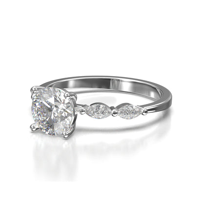 Anillo de Compromiso con Piedras Laterales y Diamantes Marquise