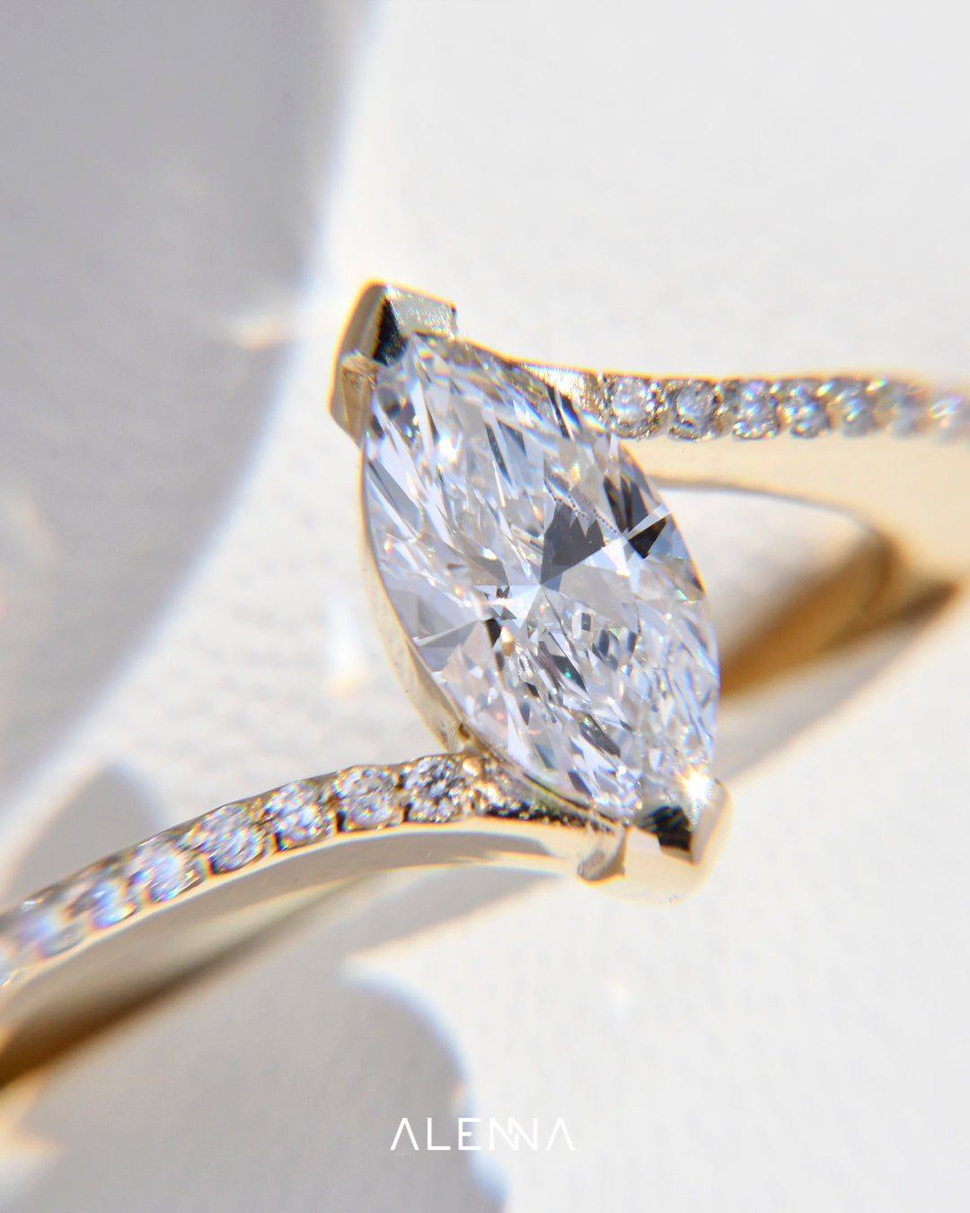 Anillo de Compromiso Kaori con Diamante Corte Marquise