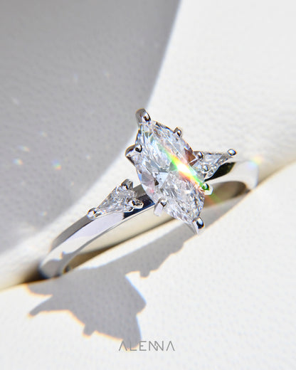 Anillo de Compromiso Nozomi con Diamante Corte Marquise