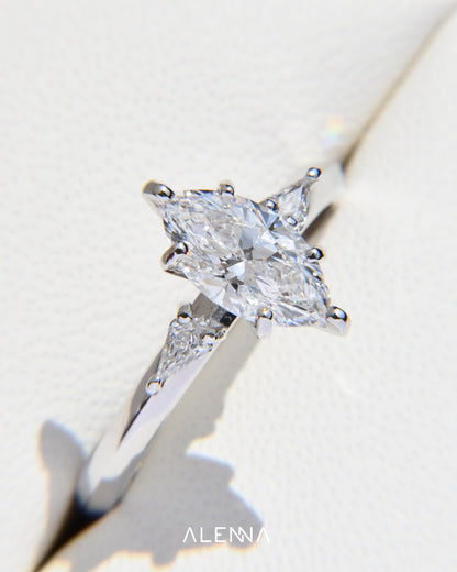 Anillo de Compromiso Nozomi con Diamante Corte Marquise