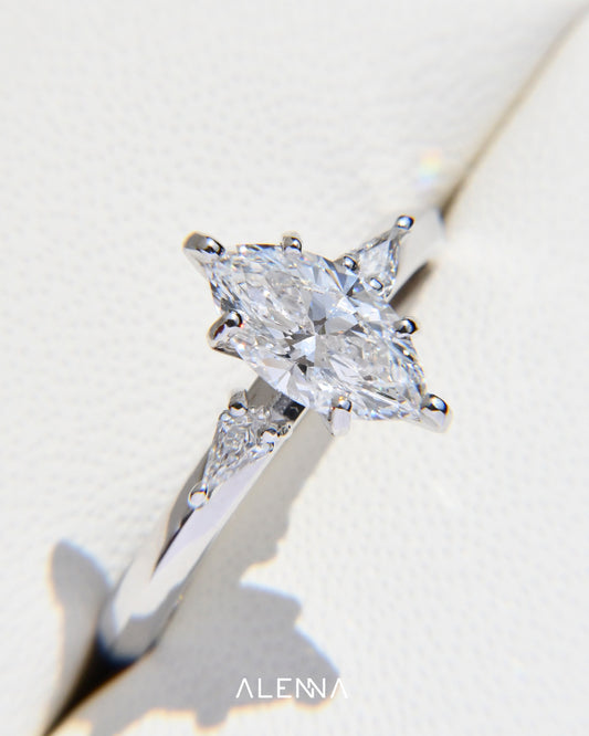 Anillo de Compromiso Nozomi con Diamante Corte Marquise
