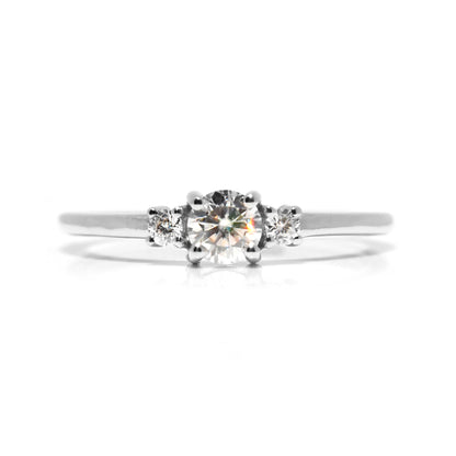 Anillo de Compromiso en Plata Fina con Moissanita de .30cts
