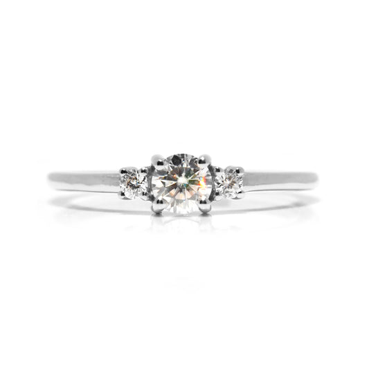 Anillo de Compromiso en Plata Fina con Moissanita de .30cts
