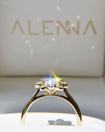 Anillo de Compromiso Mohsi con Diamante Corte Oval + Halo