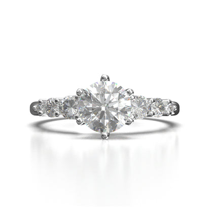 Anillo de Compromiso Solitario con Diamante a 6 Uñas y Diamantes laterales