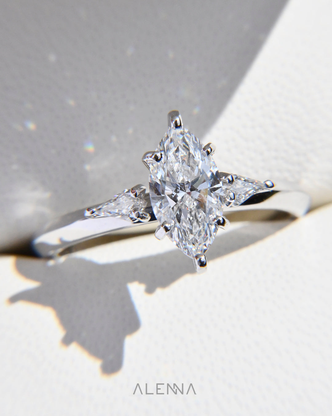 Anillo de Compromiso Nozomi con Diamante Corte Marquise
