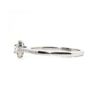 Anillo de Compromiso con Moissanita de .30cts y Halo