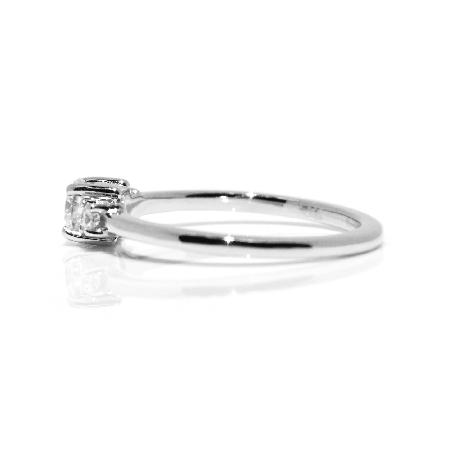 Anillo de Compromiso en Plata Fina con Moissanita de .30cts
