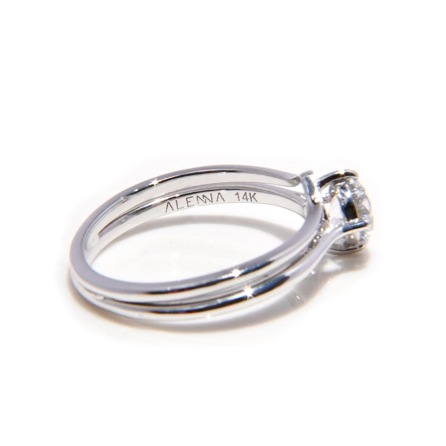 Anillo de Compromiso Solitario con Diamante Redondo