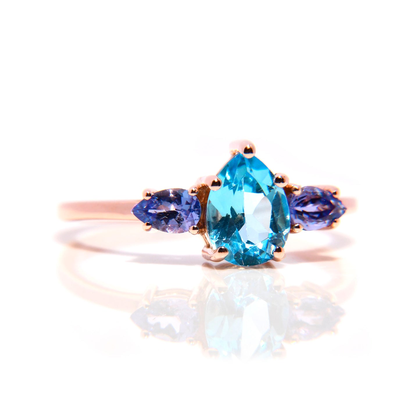 Anillo Ariana con Topacio Azul y Tanzanitas