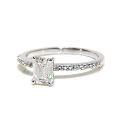 Anillo Arya con Moissanita Esmeralda 1Cts