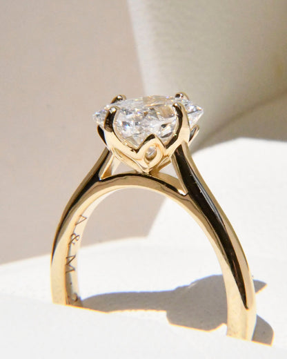 Anillo de Compromiso Miyu con Diamante Cushion