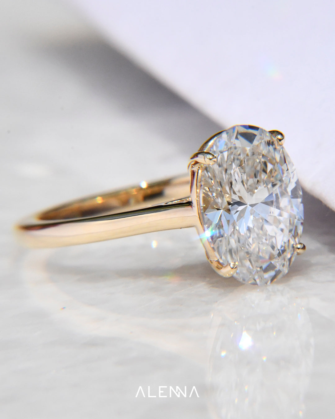 Anillo de Compromiso Miyabi con Diamante Oval