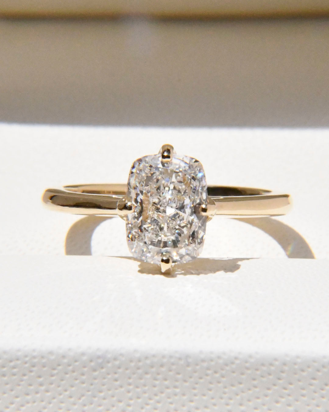 Anillo de Compromiso Miyu con Diamante Cushion