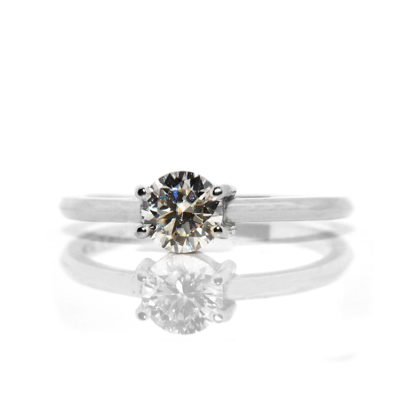 Anillo de Compromiso en Plata Fina Solitario con Moissanita de .50cts