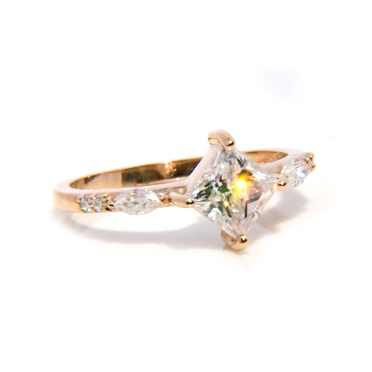 Anillo Leslie con Moissanita corte Princess de 1Cts
