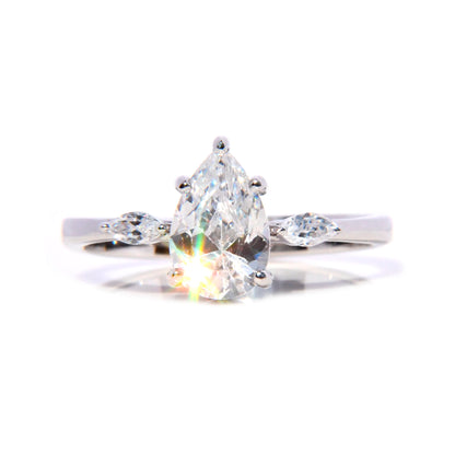 Anillo Adeza con Moissanita de 1.5Cts