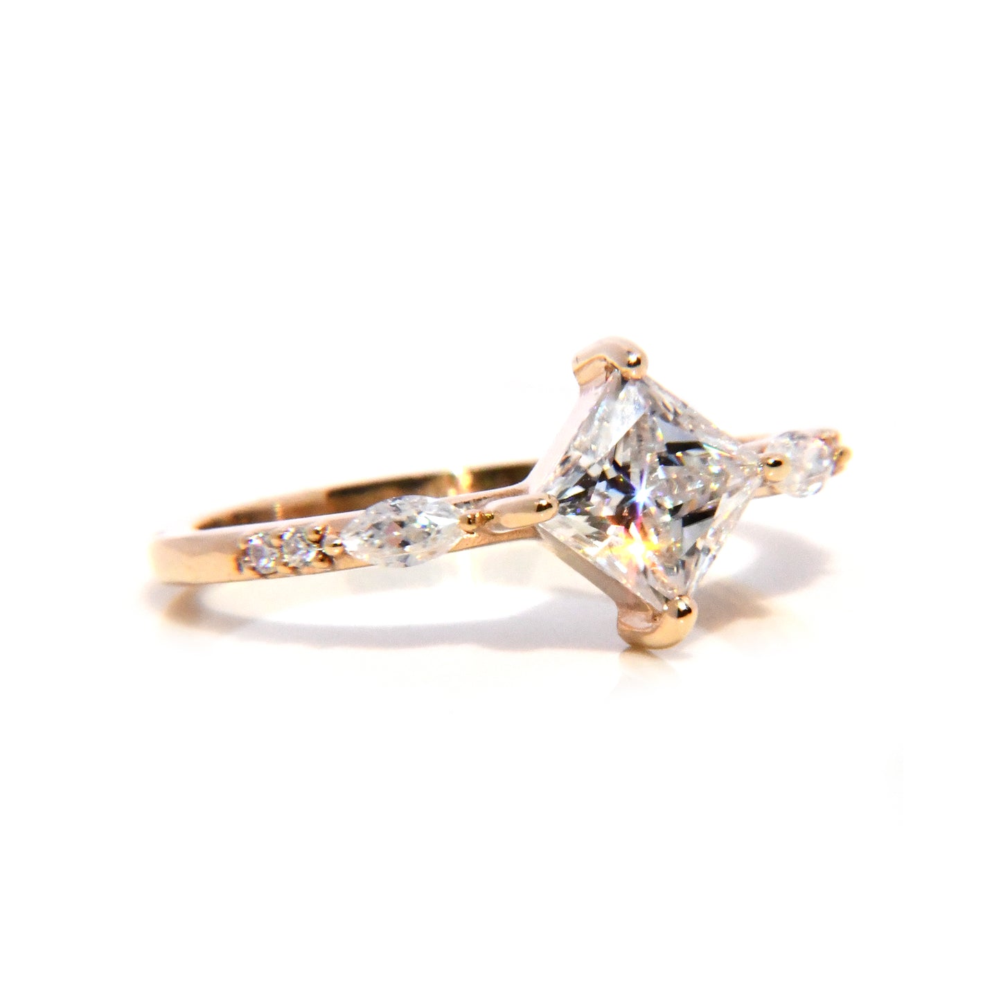 Anillo Leslie con Moissanita corte Princess de 1Cts