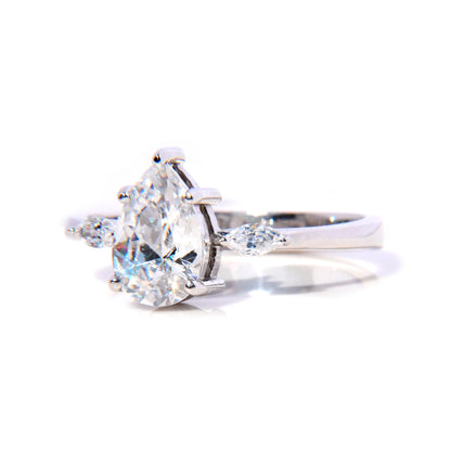 Anillo Adeza con Moissanita de 1.5Cts