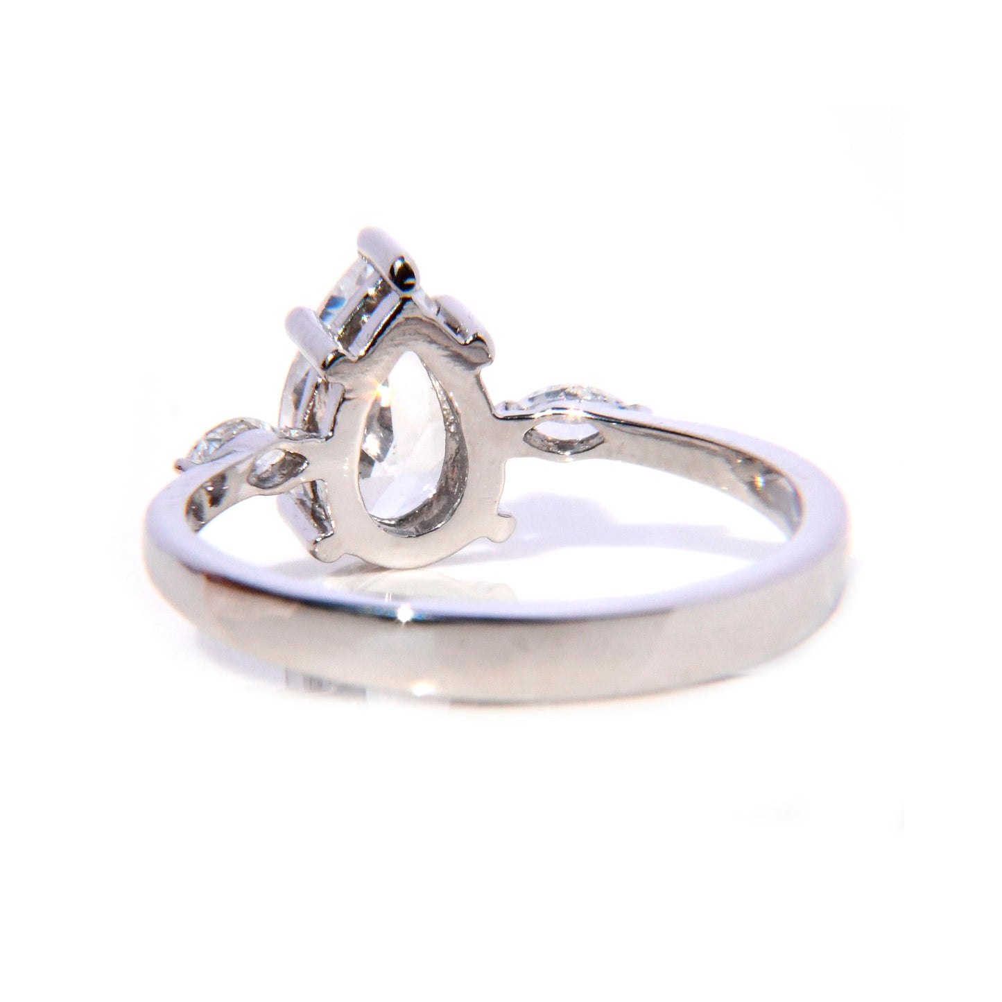 Anillo Adeza con Moissanita de 1.5Cts