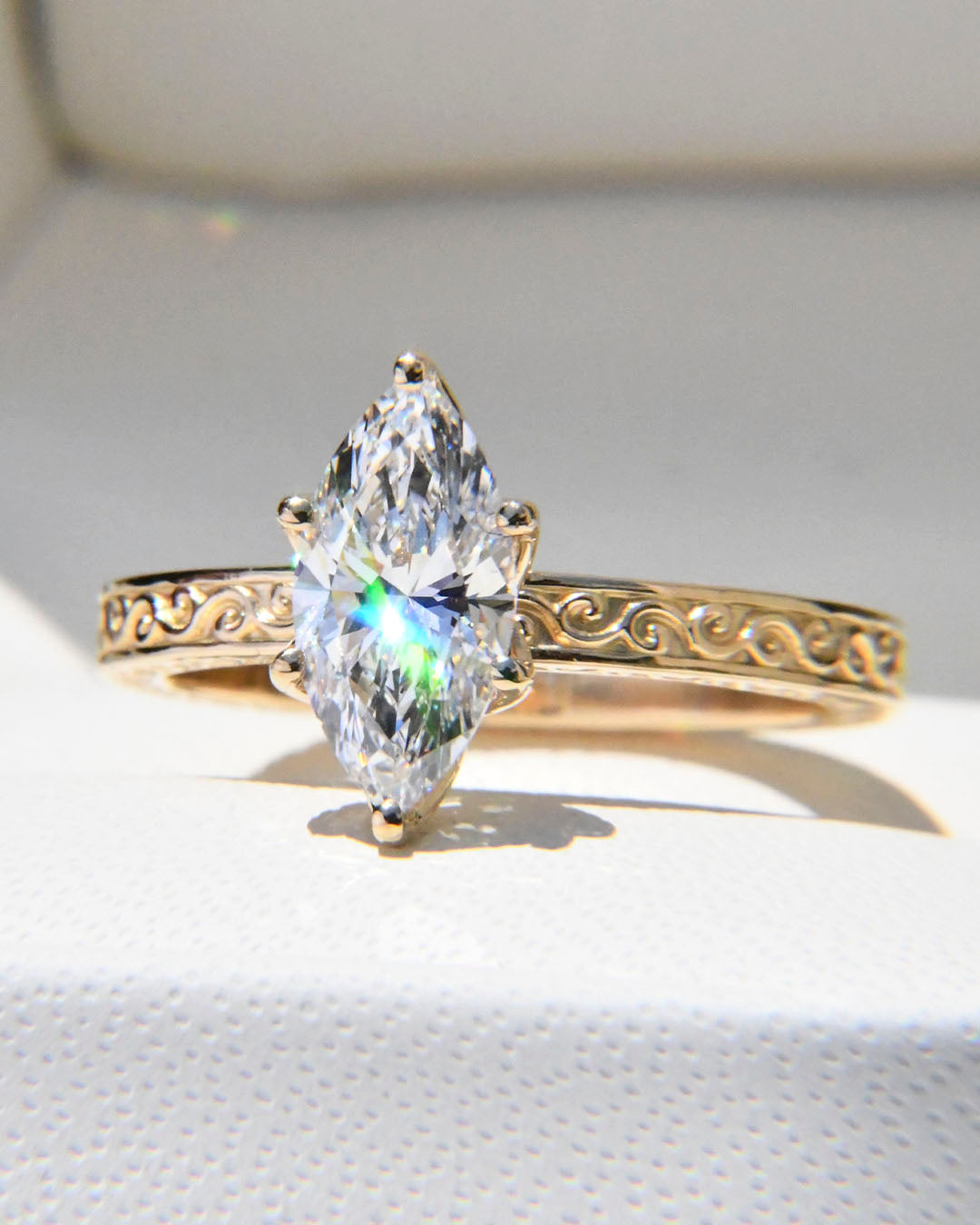 Anillo de Compromiso Yuri con Diamante Marquise