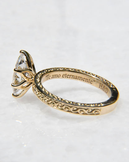 Anillo de Compromiso Yuri con Diamante Marquise