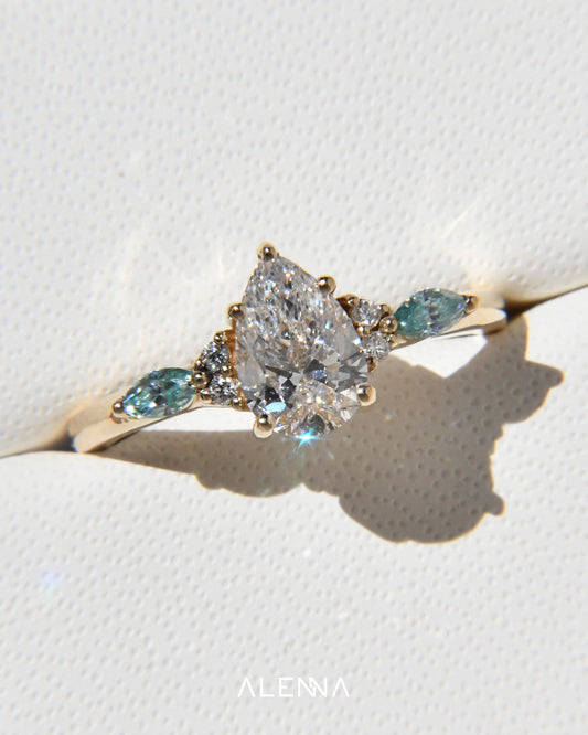 Anillo de Compromiso Alaya con Diamante Corte Pera