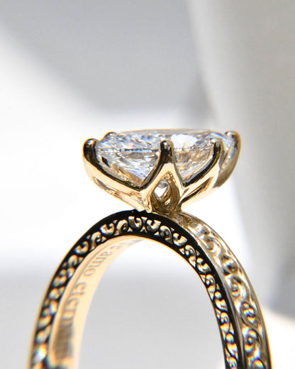 Anillo de Compromiso Yuri con Diamante Marquise