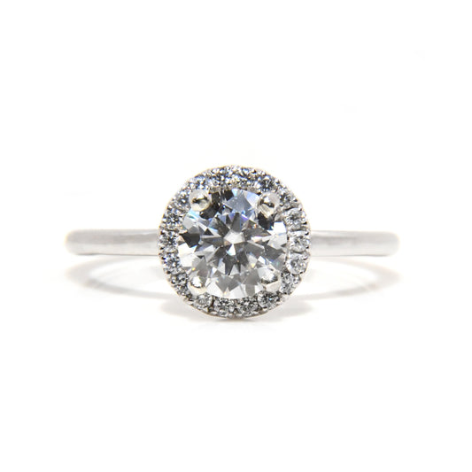 Anillo de Compromiso con Halo y Diamante Redondo