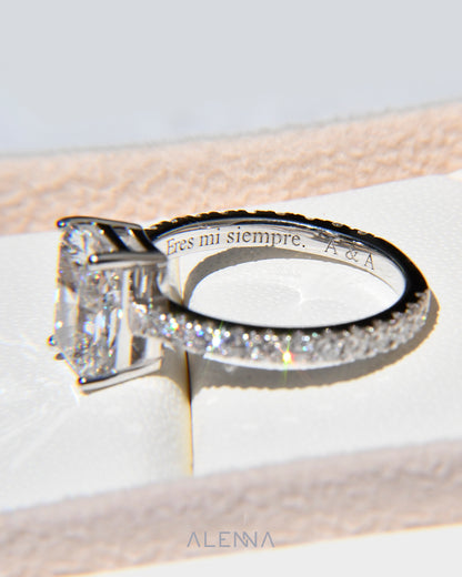 Anillo de Compromiso Violeta con Diamante Corte Radiante